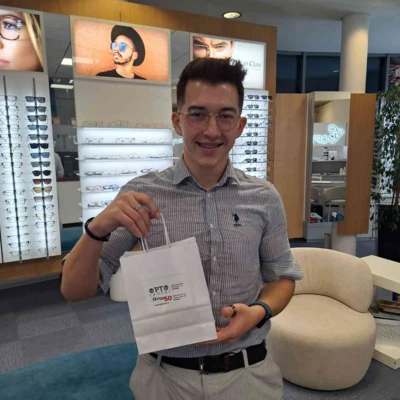 Nagrajenec naše jubilejne nagradne igre je prevzel svojo nagrado